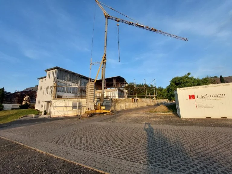 Das Gemeindehaus der FECG Tellig während der dokumentierten Bauphase